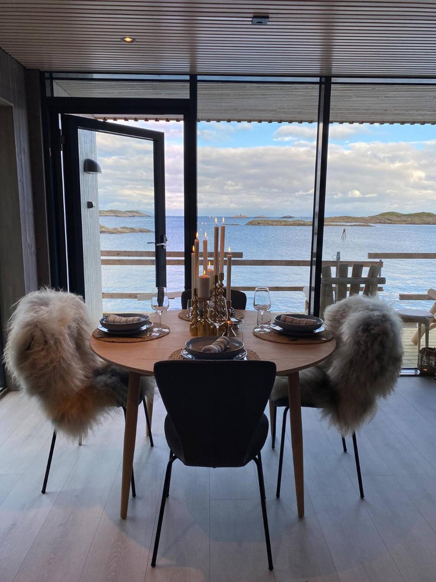 Waterfront Apartment With Panoramic Sea View 亨宁斯韦尔 外观 照片